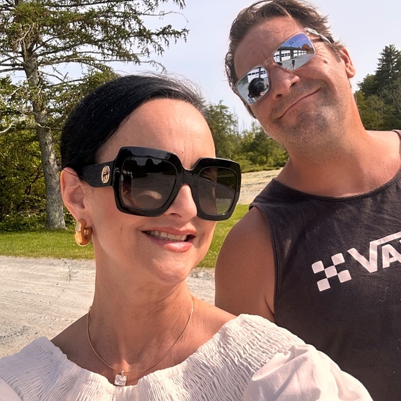 Meet your Posher, Jennifer - Picture 2 of 2